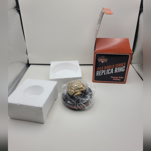 Fresno Grizzlies 1954 New York Giants World Series Ring Stadium Giveaway - Picture 4 of 5